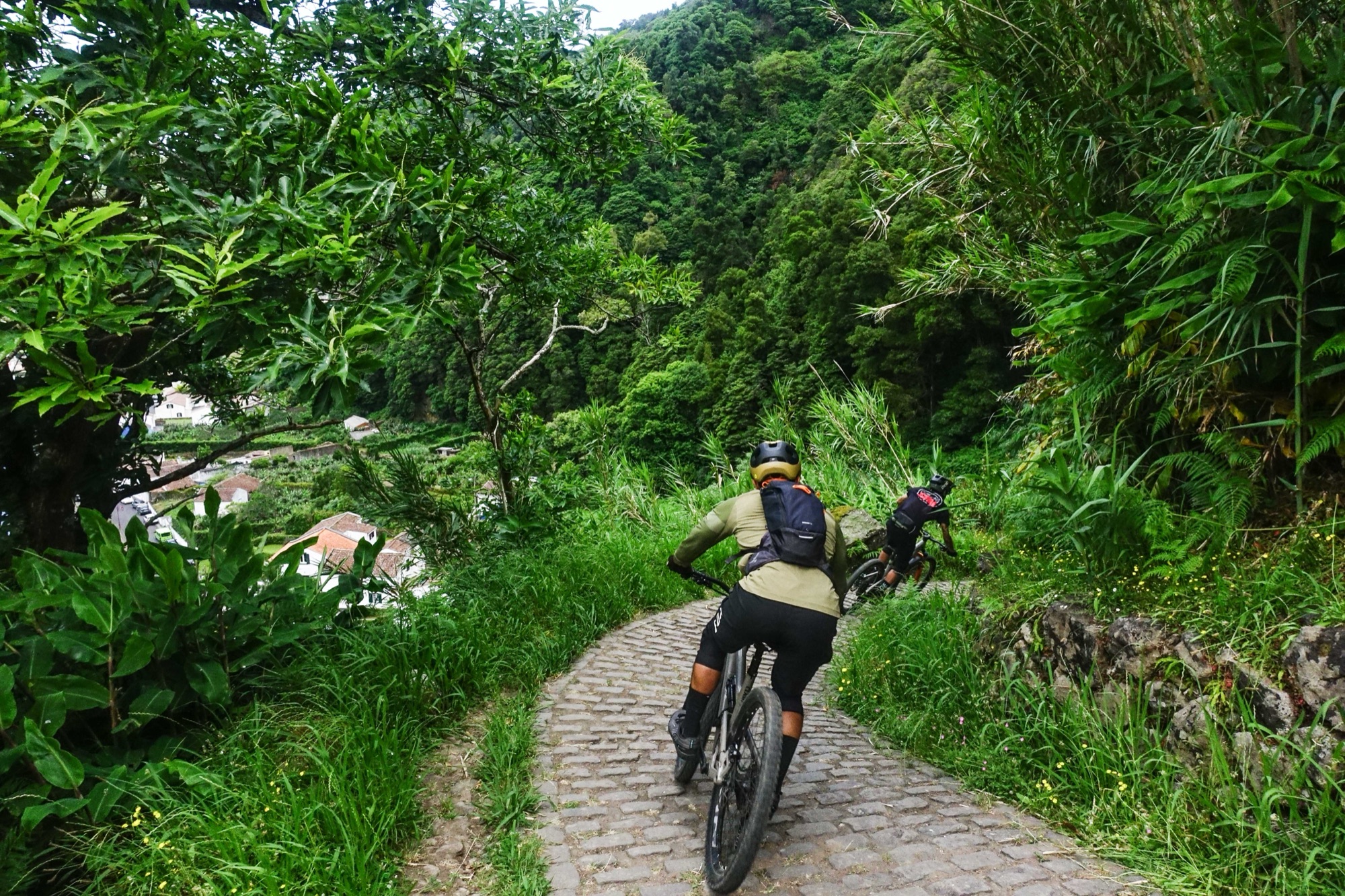 Enduro Paradise — on the trail